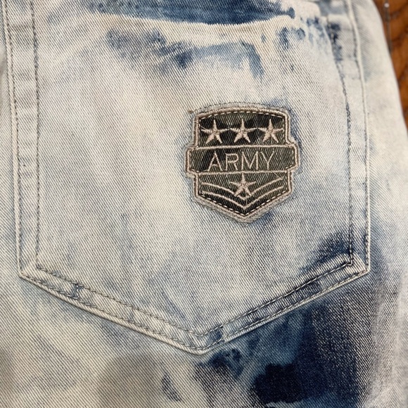 Men's Distressed Blue and White Jeans - Picture 14 of 16